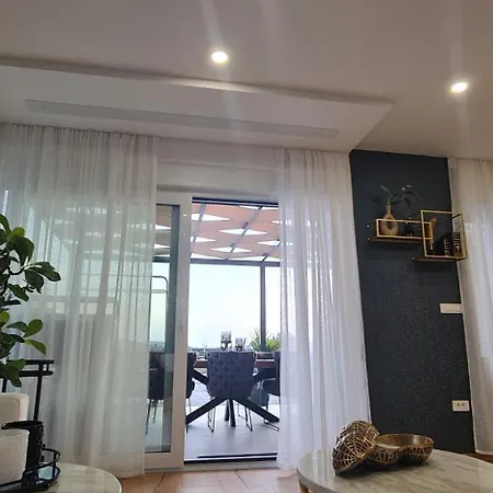 Meerblick Duplex Pool Villa *