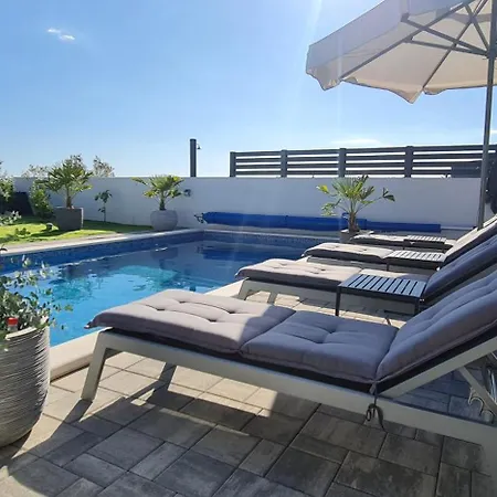 Meerblick Duplex Pool Villa *