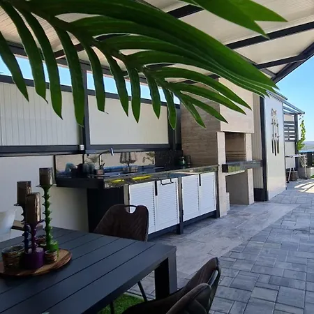 Meerblick Duplex Pool Villa *