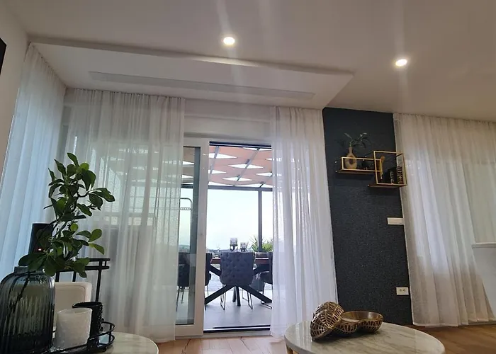 Meerblick Duplex Pool Villa *