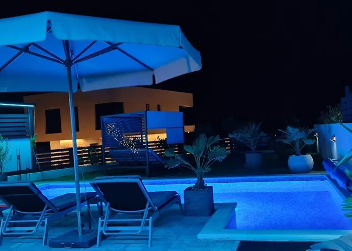 Meerblick Duplex Pool Villa *