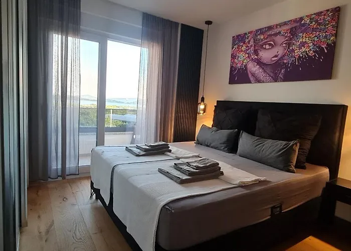 Meerblick Duplex Pool Villa *